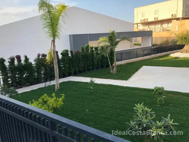 Chalet Adosado de Lujo en Venta – El Albir - 2