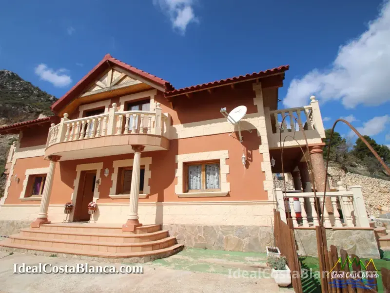 Chalet Con Piscina En Venta En Confrides - 2
