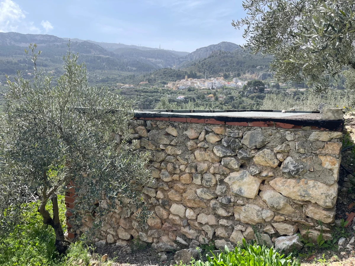 Casita de piedra en Confrides - 8