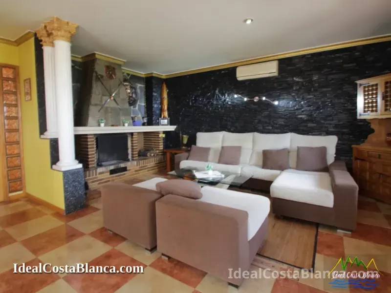 Villa with pool for sale in Confrides - 15