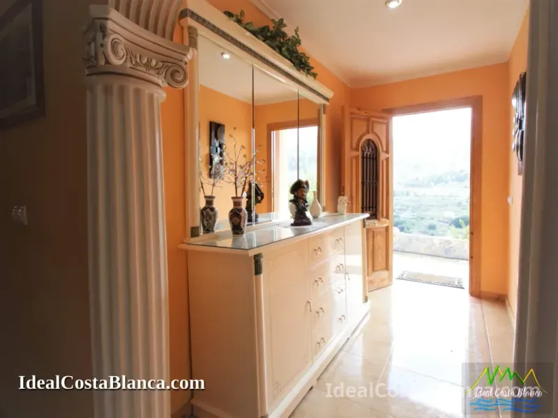 Villa with pool for sale in Confrides - 11