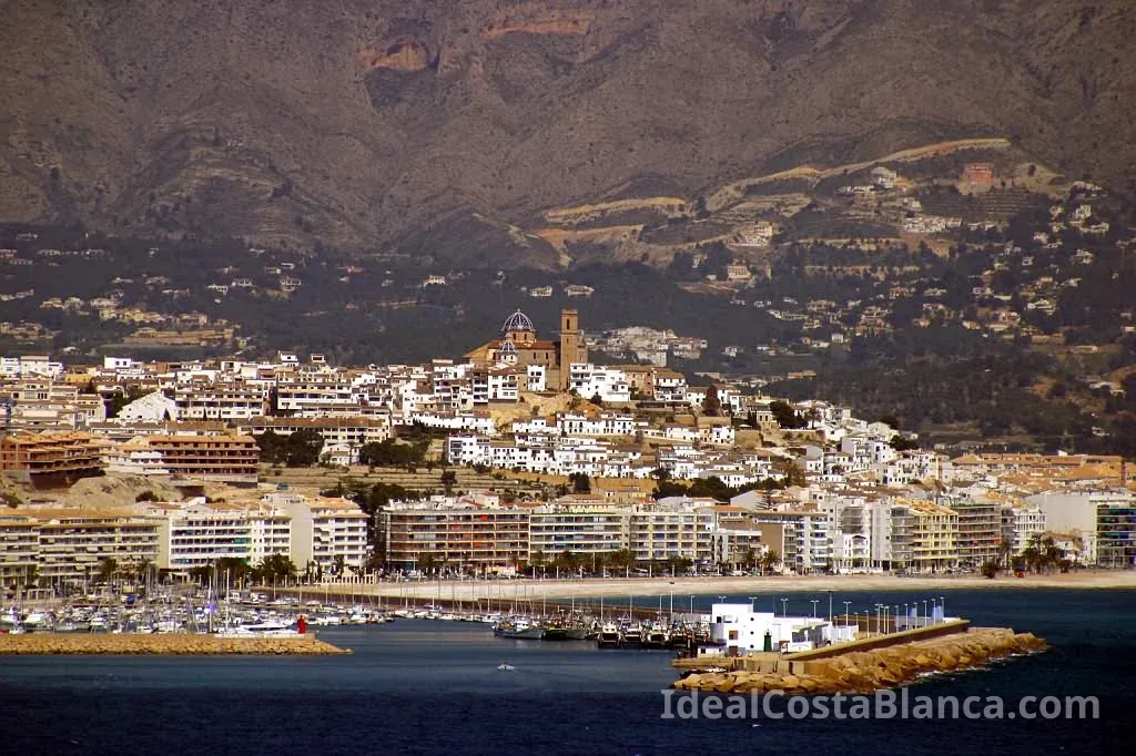 Vivir bajo la Cúpula Azul: ¿Por Qué Comprar una Villa en Altea es una Apuesta Segura por el Estilo?