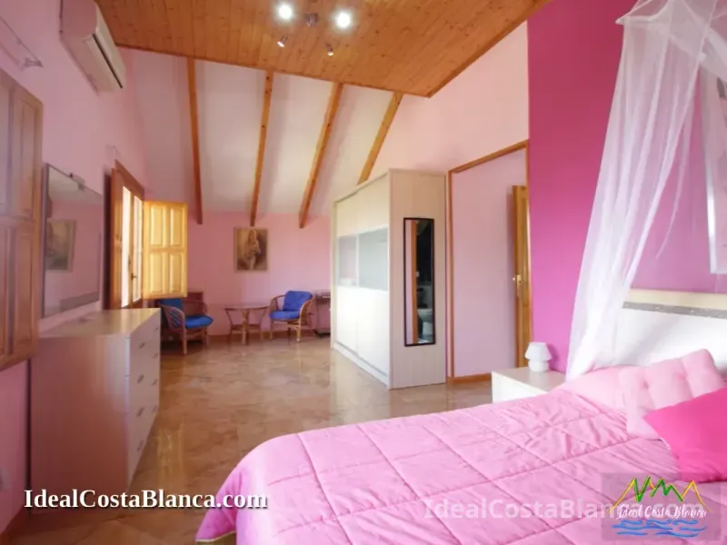 Villa with pool for sale in Confrides - 31