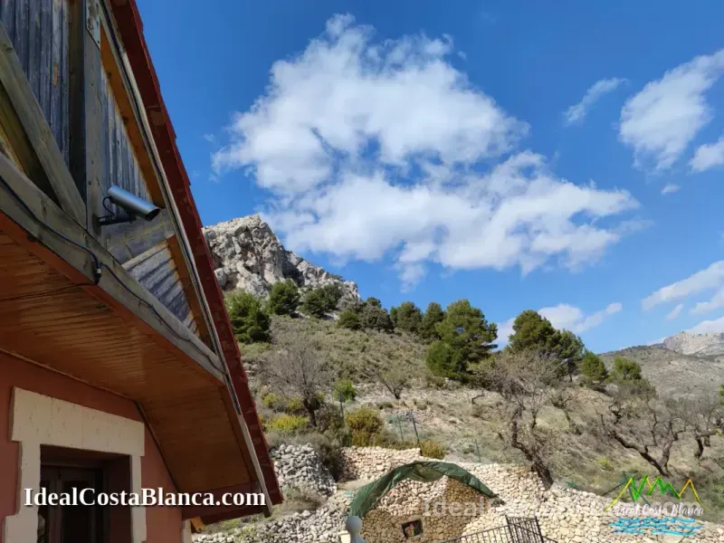 Chalet Con Piscina En Venta En Confrides - 4