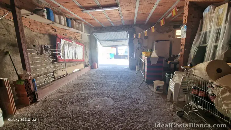 Une superbe opportunité à Confrides ! Entrepôt / Local  - 3