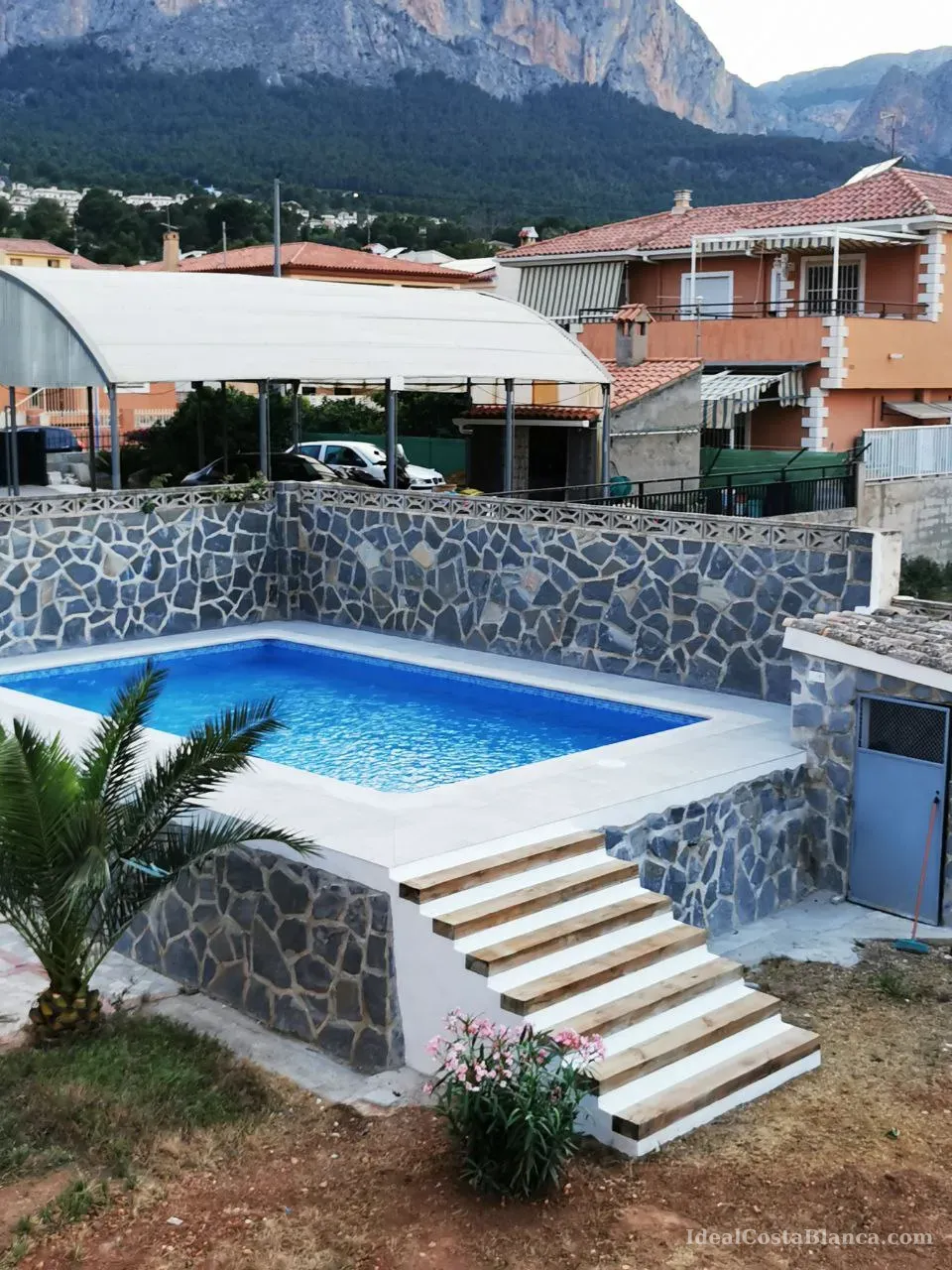 Detached villa to let