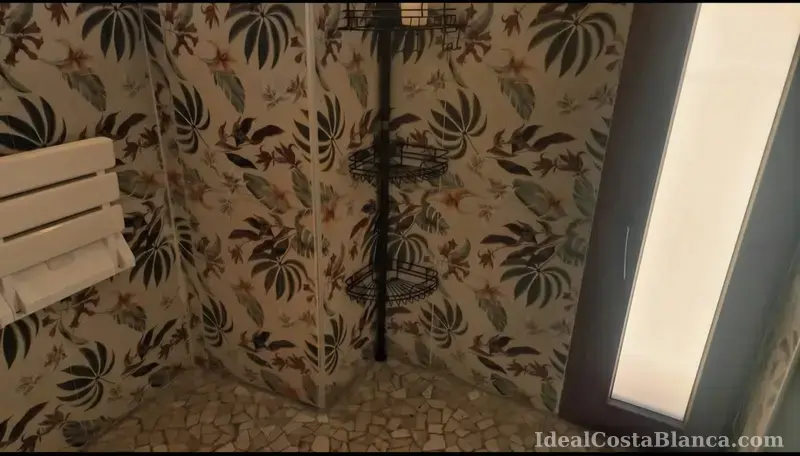 Maison de village rénovée à Confrides - 11