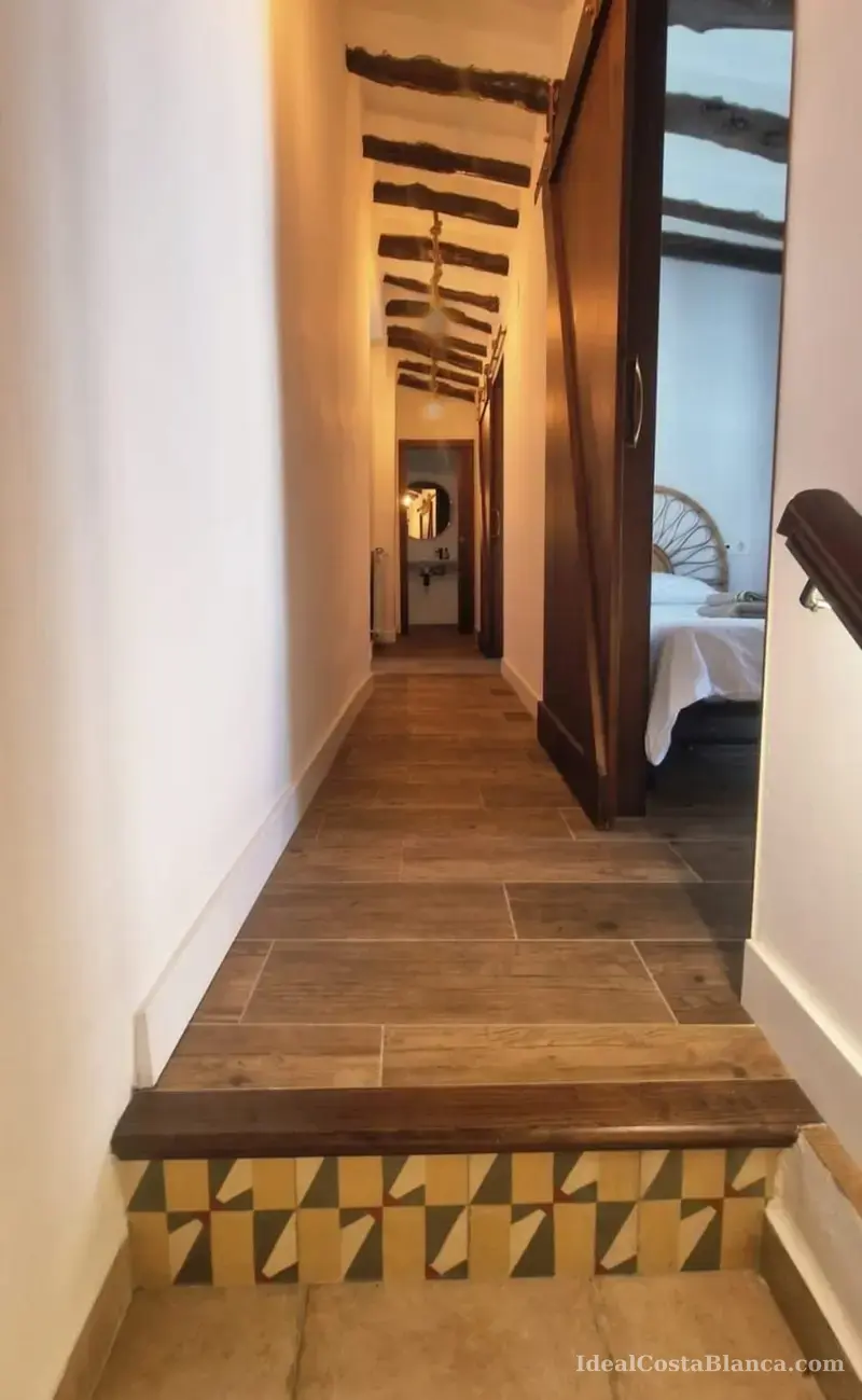 Maison de village rénovée à Confrides - 7
