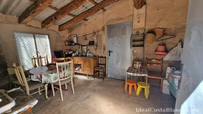 Grundstück mit renovierungsbedürftigem Gebäude in Confrides - 6