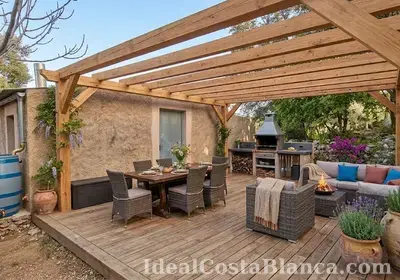 Grundstück mit renovierungsbedürftigem Gebäude in Confrides