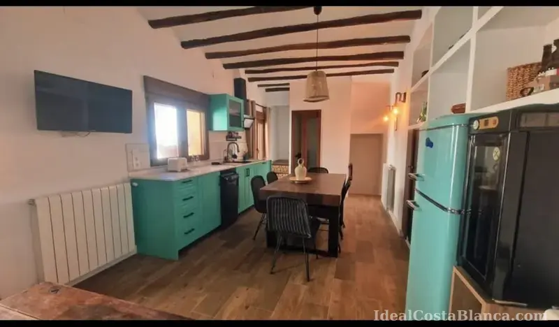 Maison de village rénovée à Confrides - 1