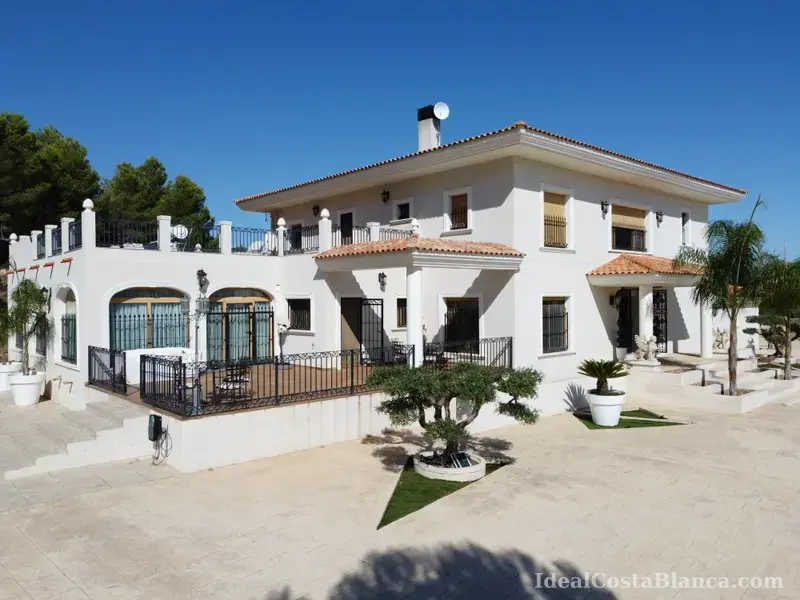 Luxury villa in Guadalest - 11