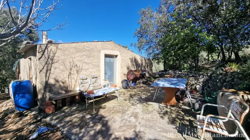 Grundstück mit renovierungsbedürftigem Gebäude in Confrides - 1