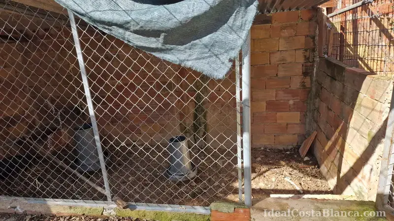 Plot of land with a property in need of renovation in Confrides - 18