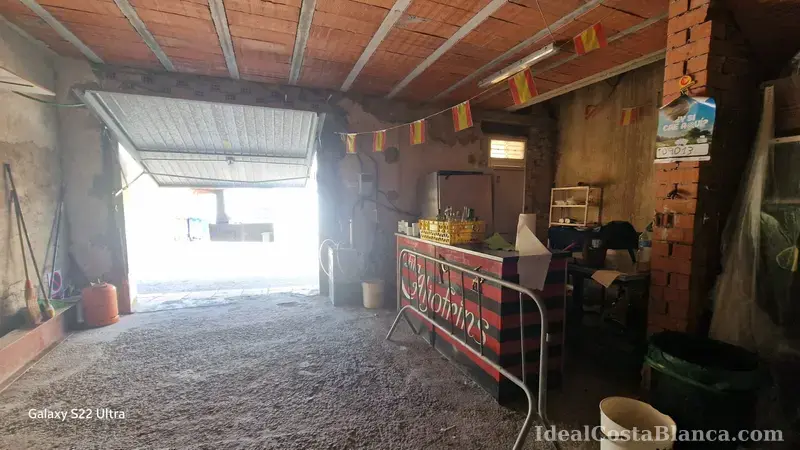 Une superbe opportunité à Confrides ! Entrepôt / Local  - 4
