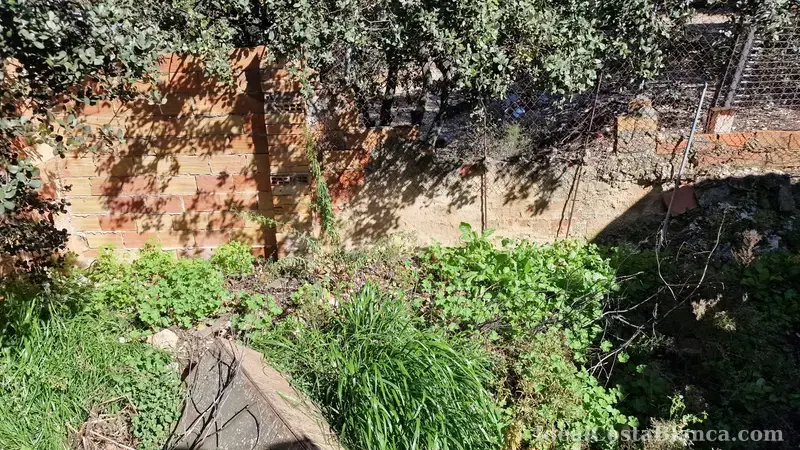 Plot of land with a property in need of renovation in Confrides - 17