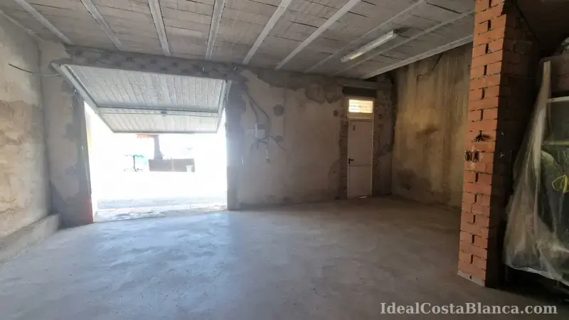 Une superbe opportunité à Confrides ! Entrepôt / Local  - 1