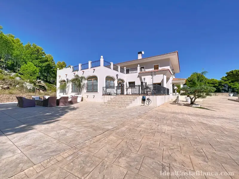 Luxury villa in Guadalest - 13
