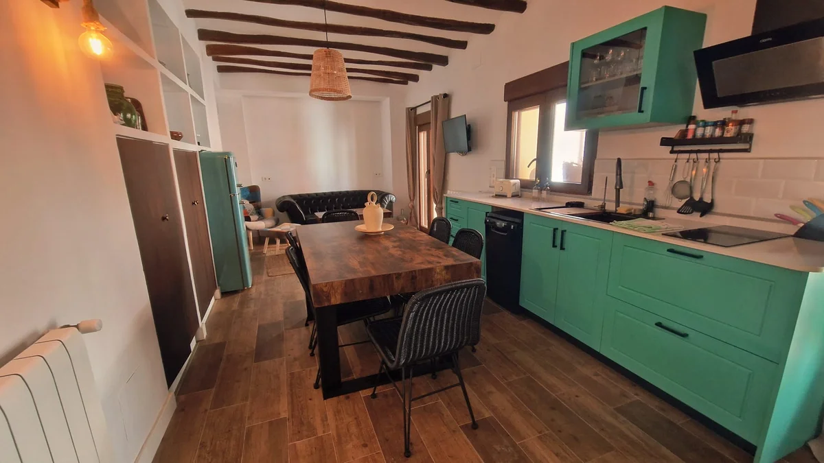 CASA DE PUEBLO EN CONFRIDES – ALQUILER DE 11 MESES  