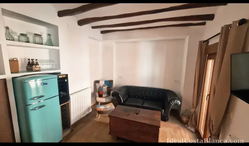 Maison de village rénovée à Confrides - 2