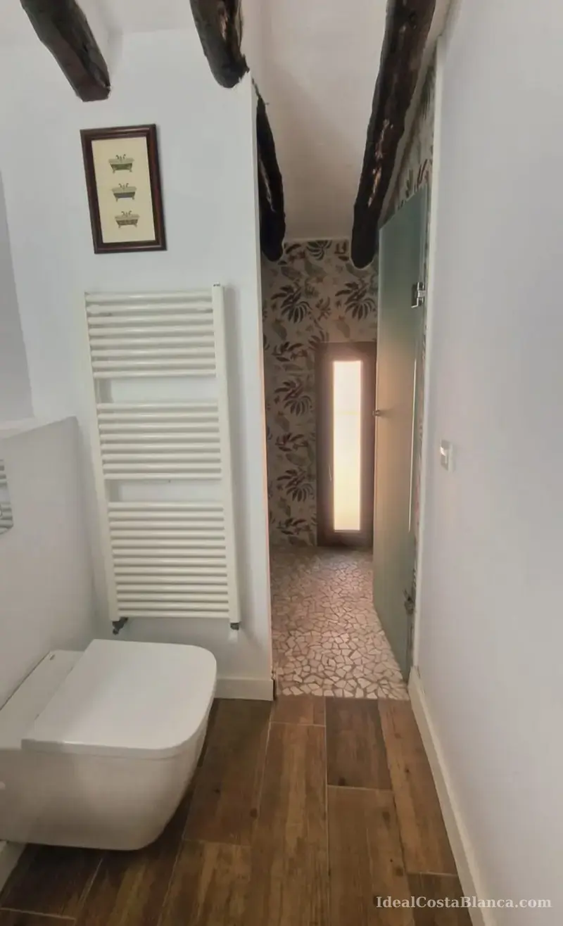 Maison de village rénovée à Confrides - 10