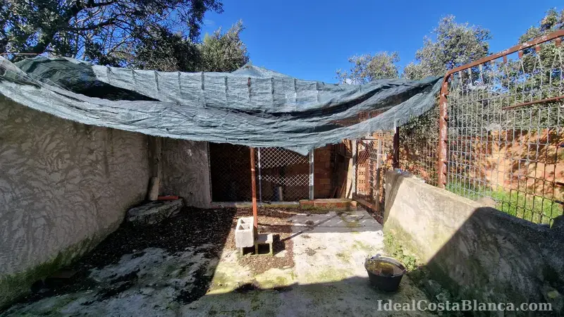 Grundstück mit renovierungsbedürftigem Gebäude in Confrides - 5