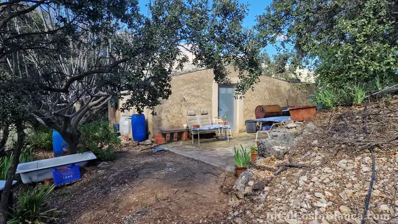 Grundstück mit renovierungsbedürftigem Gebäude in Confrides - 3