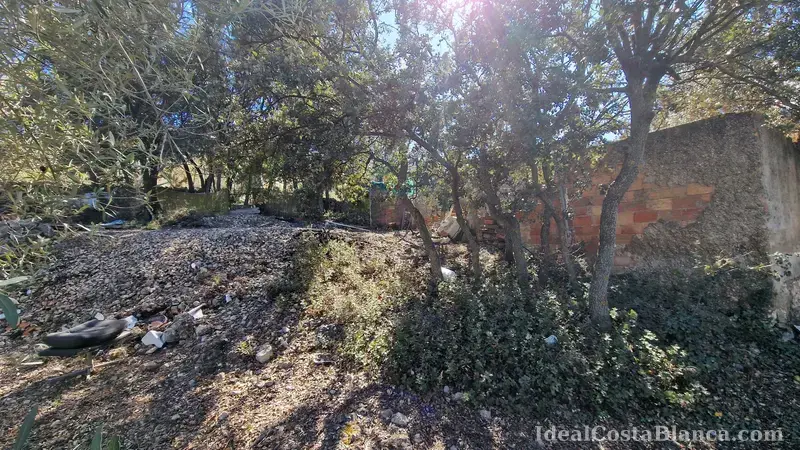 Grundstück mit renovierungsbedürftigem Gebäude in Confrides - 8